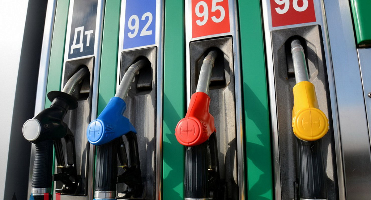 Российские водители начали отказываться от поездок на личных автомашинам из-за роста цен на бензин