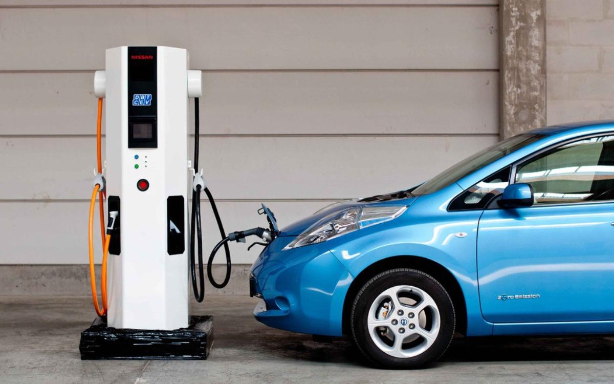 Производители электромобилей увеличивают скидки из-за снижения спроса автолюбителей