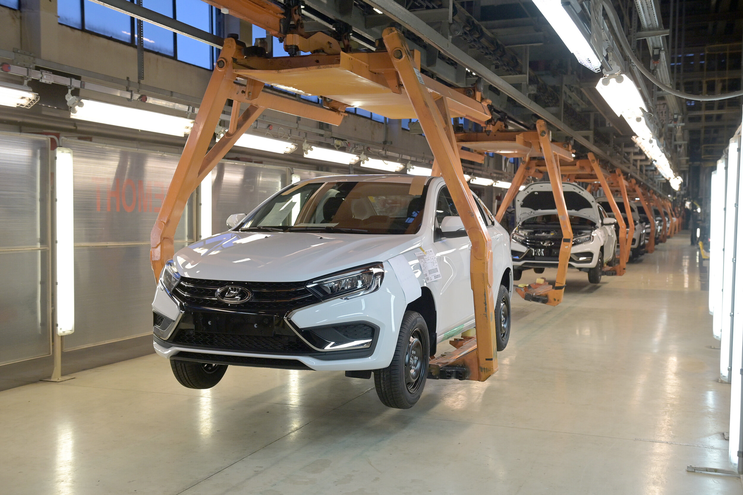 В Совфеде сообщили о росте продаж автомашин Lada на рынке России на 37,5%