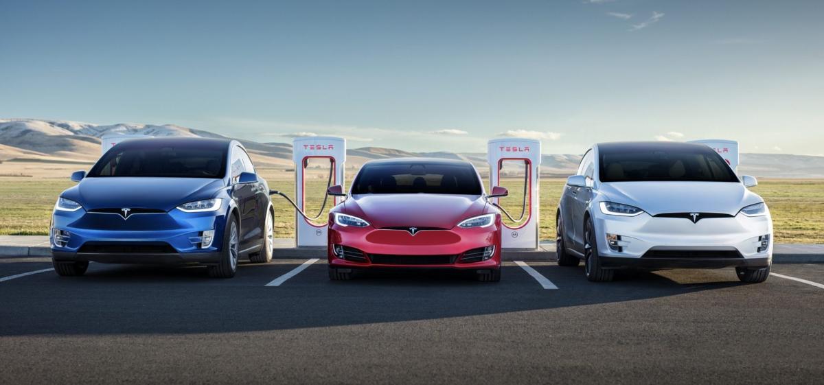 Tesla снова снижает стоимость электромобилей в США
