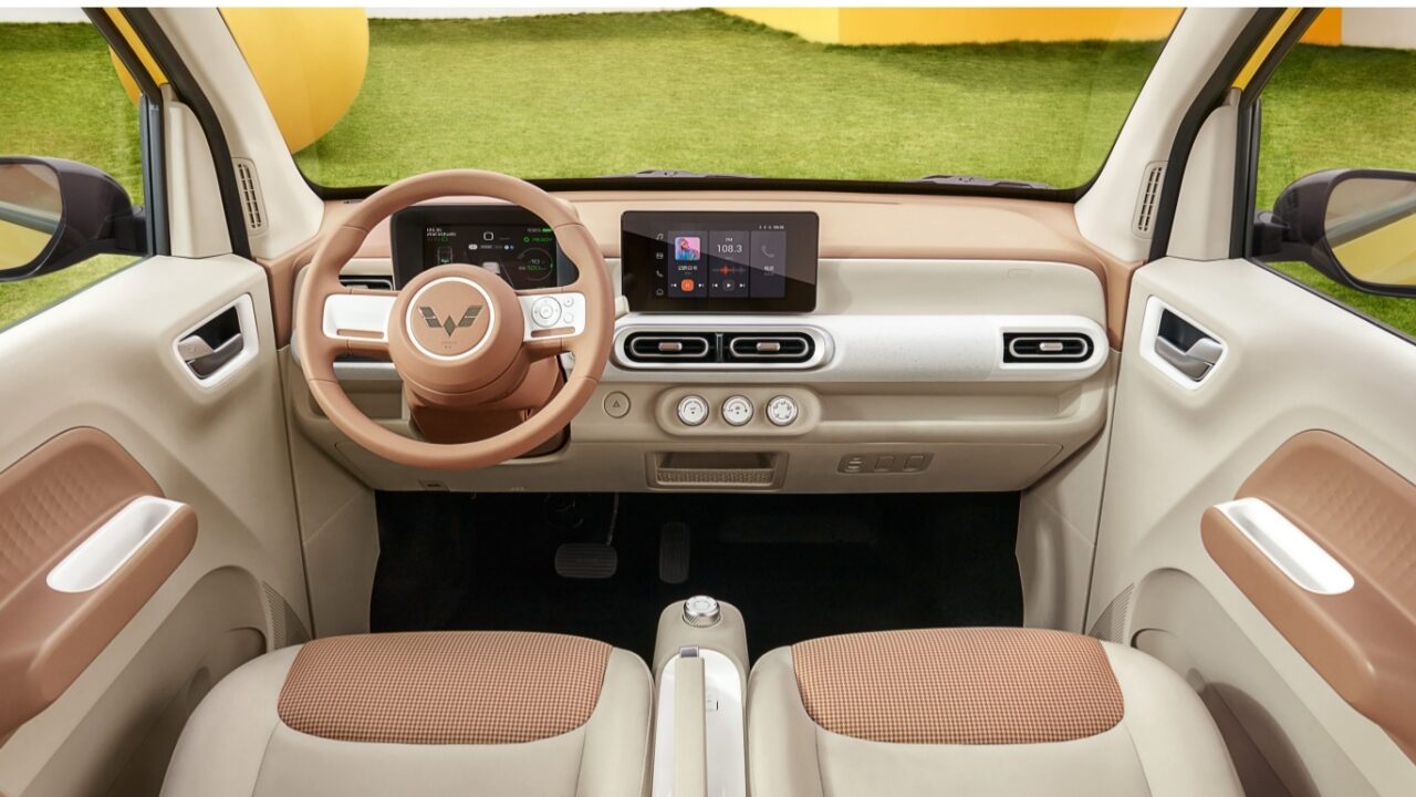 Новый бюджетный электромобиль Hongguang MINI EV Macaron раскрыли на официальных фото