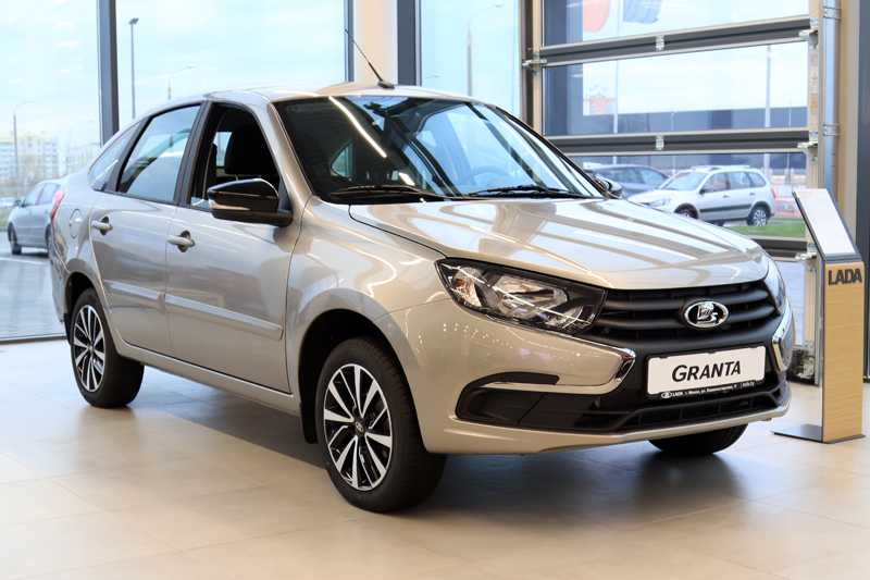 Автоконцерн АвтоВАЗ приступил к выпуску автомашин LADA Granta в оттенке металлик «Борнео»