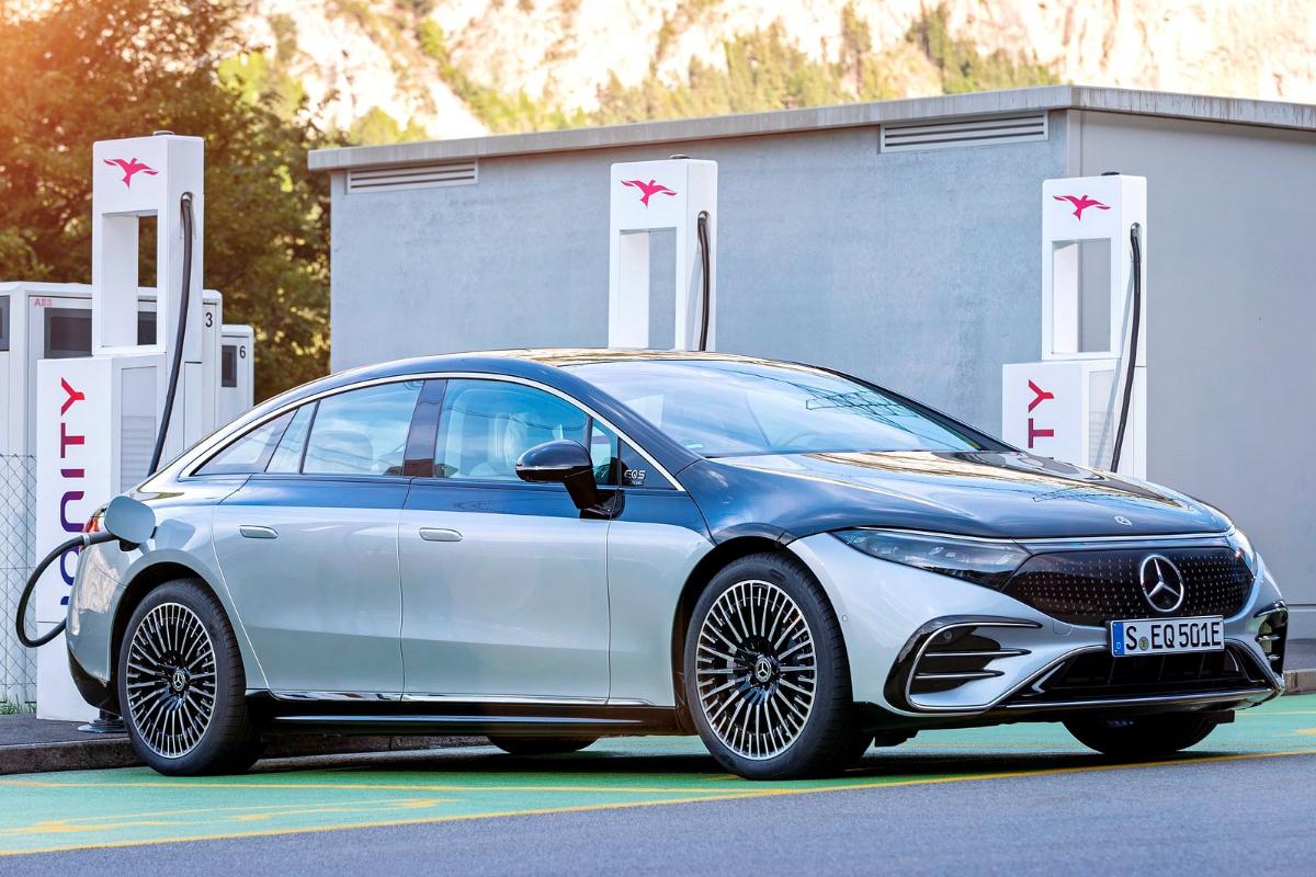 Mercedes расширит сеть зарядных станций для электромобилей