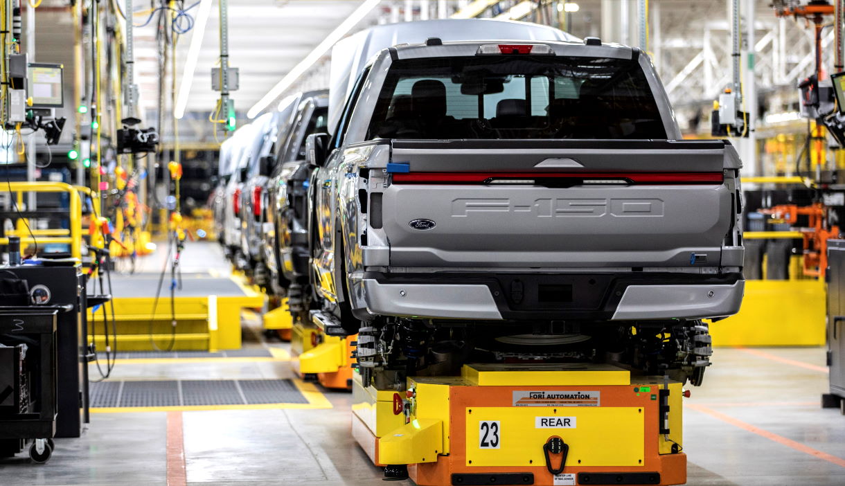 Форд сокращает инвестиции в электромобили, чтобы не работать в убыток