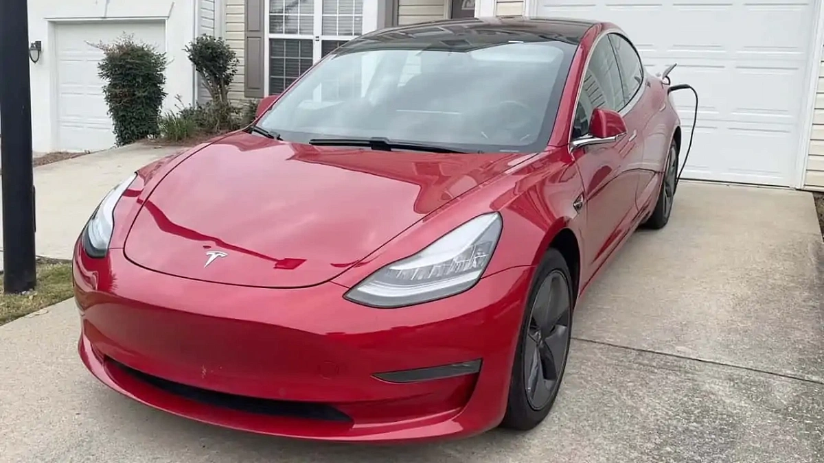 Аккумулятор Tesla Model 3 практически полностью разрядился за 15 месяцев
