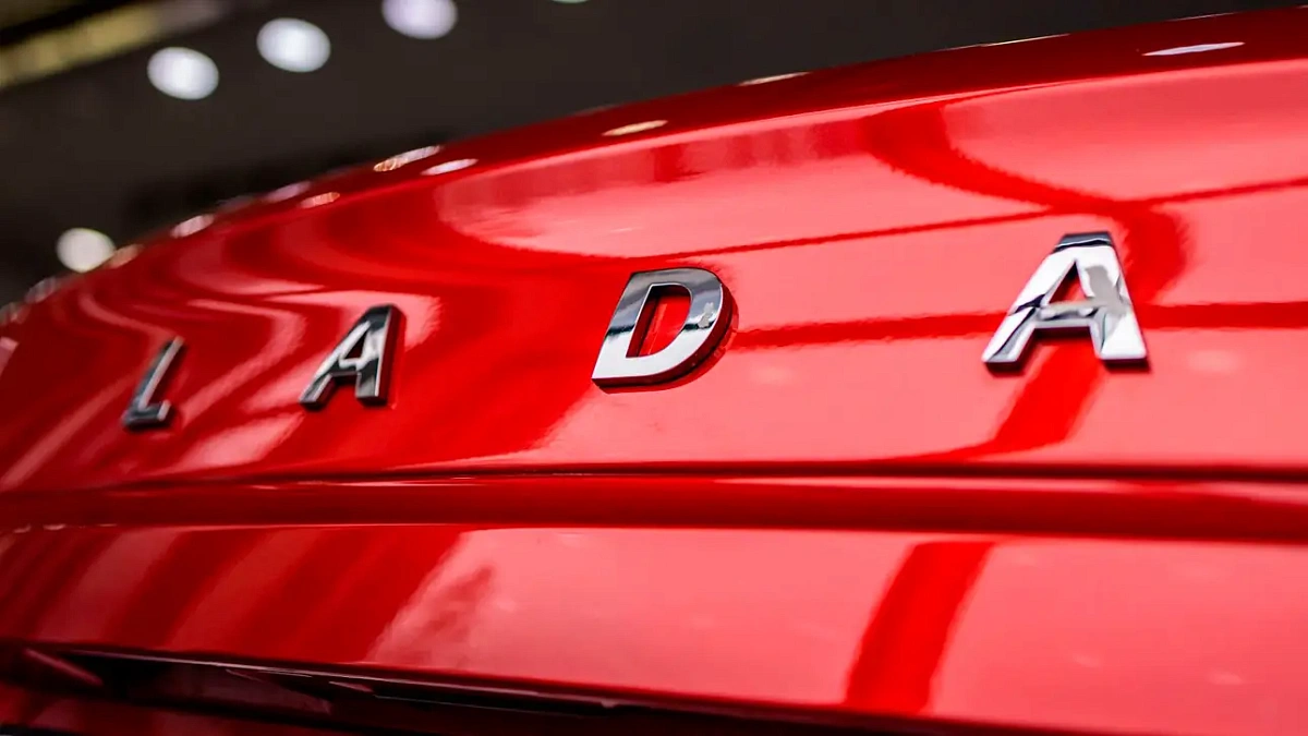 Автоэксперт Бургазлиев: автомобили Lada в 2024 году могут вырасти в цене на 12 процентов