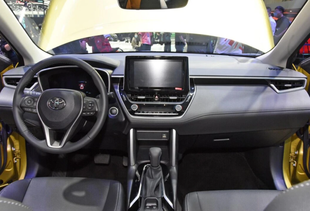 В России запущен в продажу кроссовер Toyota Frontlander по цене 3,75 млн рублей