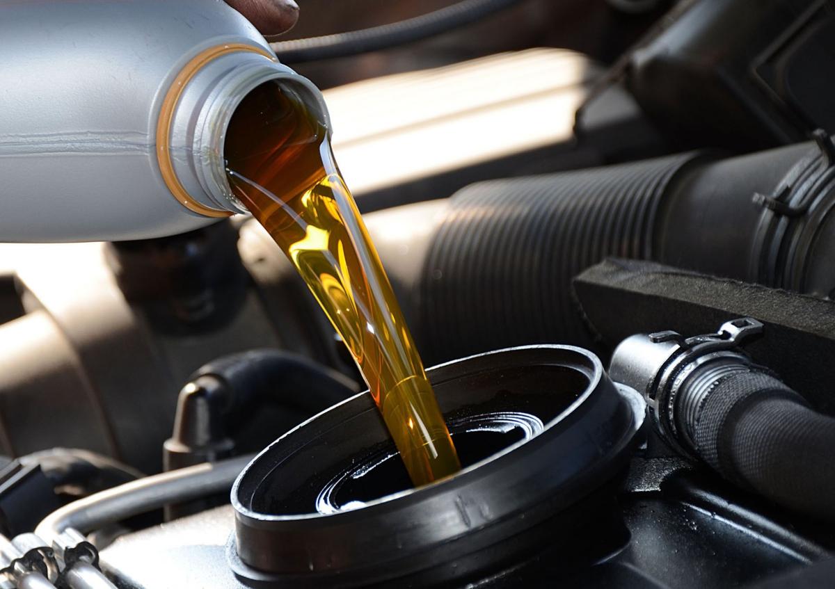 Эксперт «За рулем» рассказал, как правильно выбрать моторное масло и фильтр
