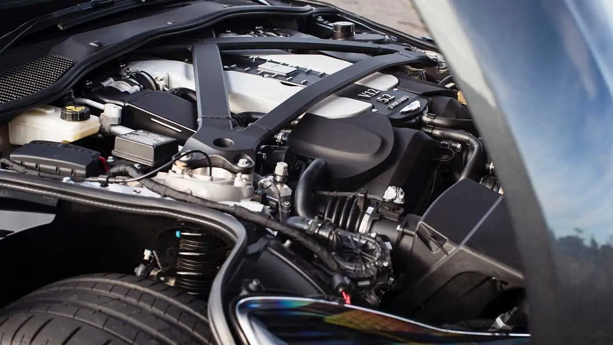 Aston Martin планирует оставить DBS следующего поколения старый мотор V12