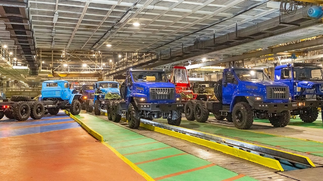 Автопоток: завод Урал перевыполняет план по сборке грузовиков