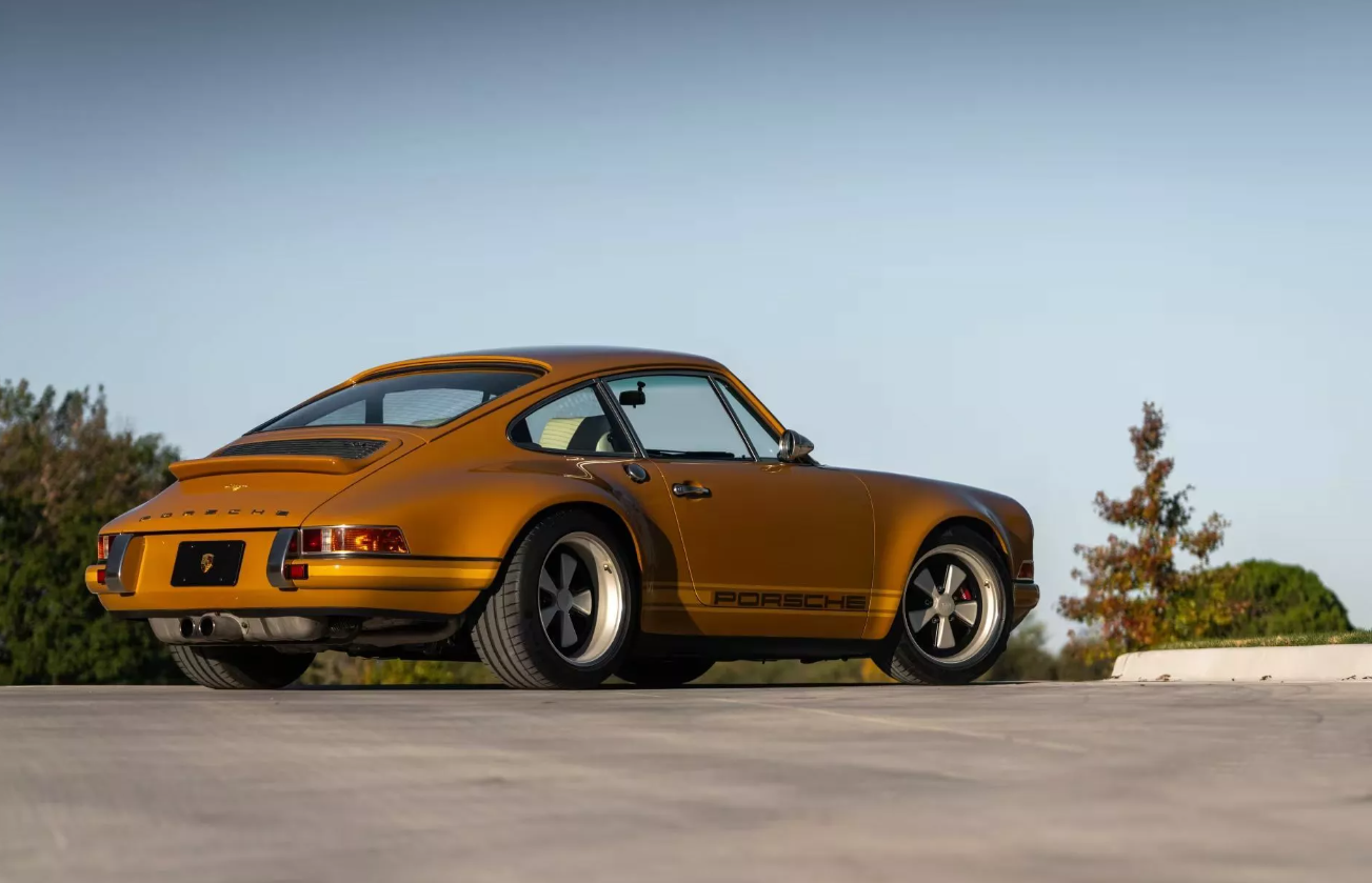 Mecum выставил на торги потрясающий Porsche 911 от Singer за 1,3 млн долларов