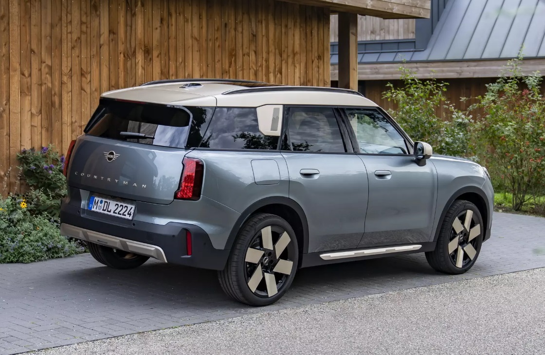 MINI Countryman обновился и получил более дешевую базовую версию