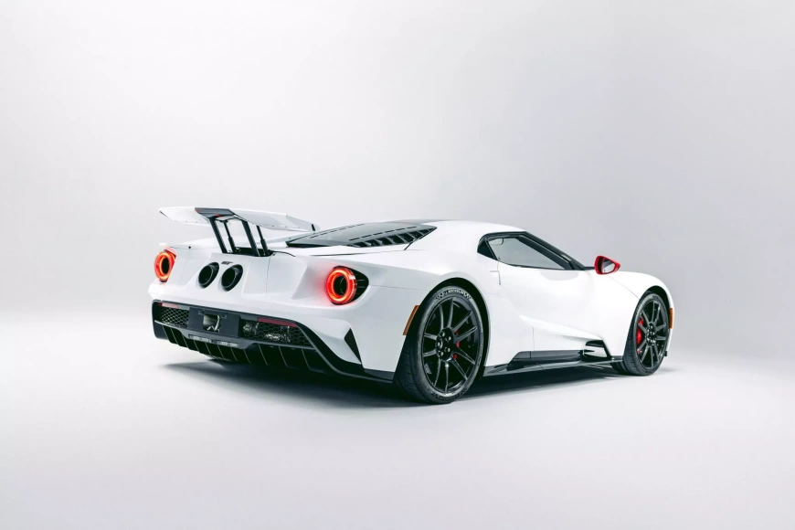 2022-Ford-GT-Carbon-Series-rm-sothebys-EXT-2-2048x1366.webp