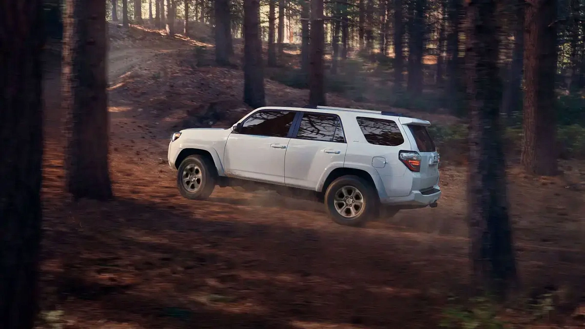 В России появился один из надёжных автомобилей в мире. Какие цены на Toyota 4Runner?