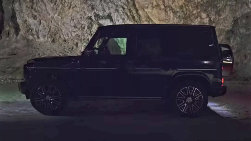 Mercedes-Benz-G500-Teaser-2-2048x1152.webp