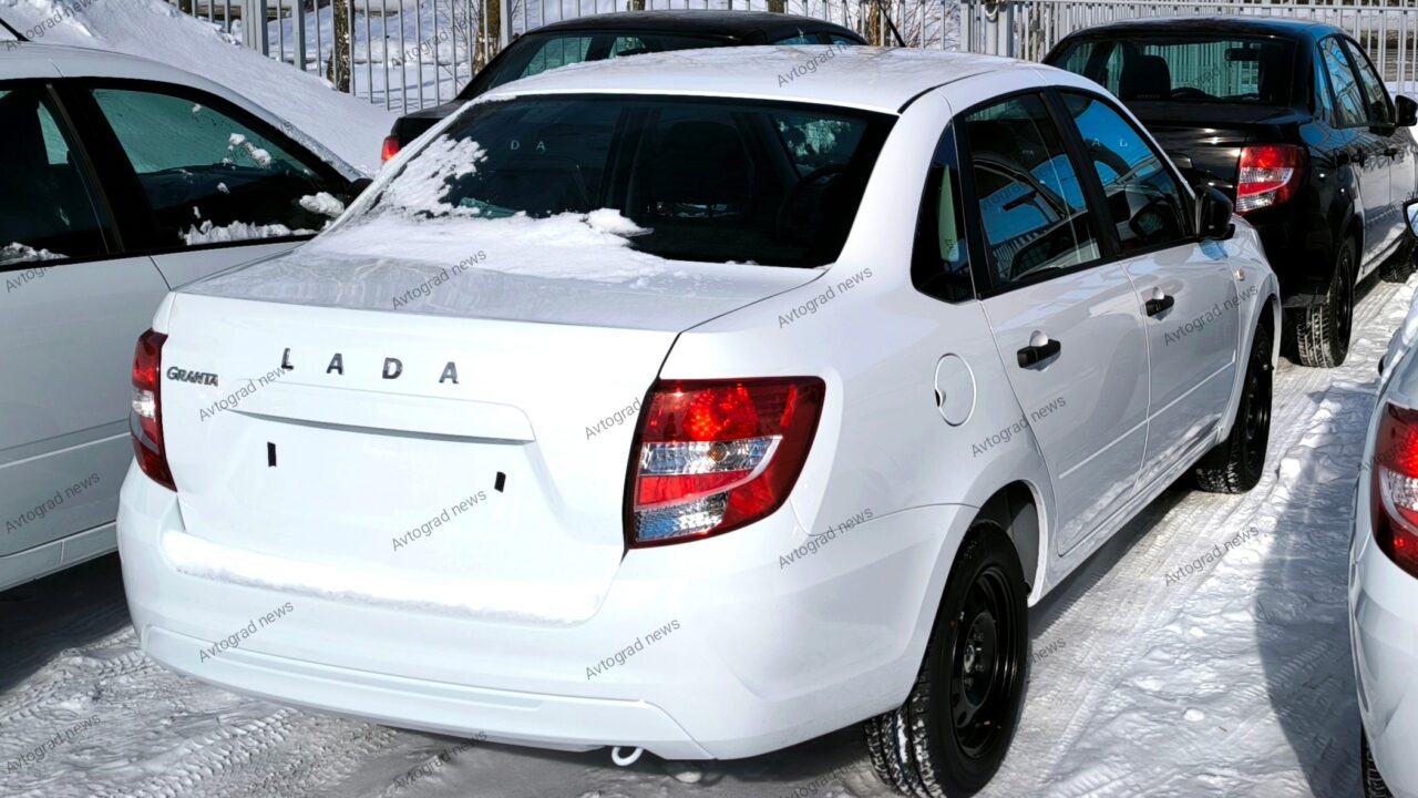 АвтоВАЗ резко увеличит сборку самой дешевой LADA Granta Standard