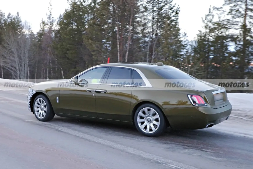 rolls-royce-ghost-facelift-2025-fotos-espia-2024100872-1710066232_9.webp