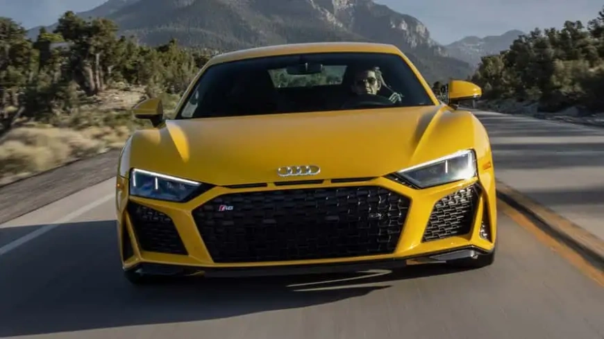 audi-r8-v-10-vegas-yellow (1).webp