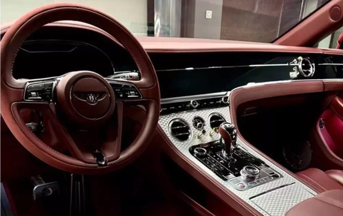 В Москве продают один из самых редких кабриолетов Bentley Continental GTC