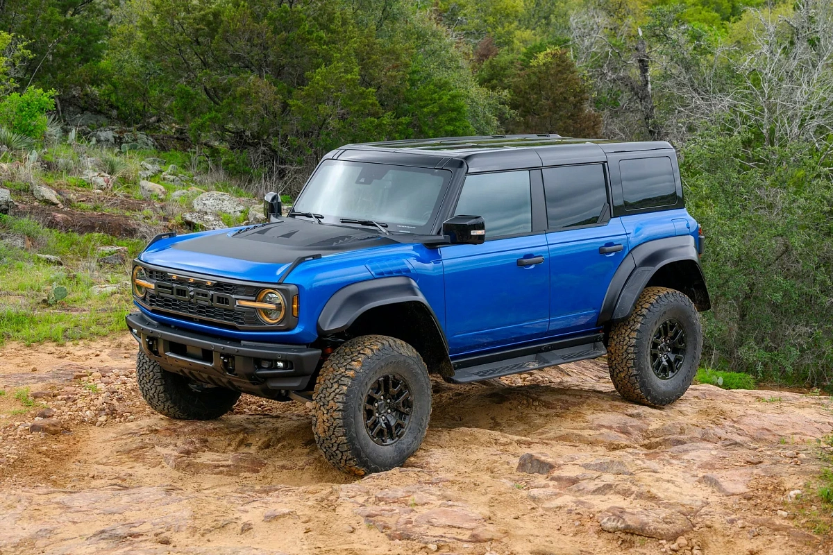 Внедорожник Ford Bronco Raptor наделен черным стайлинг-пакетом