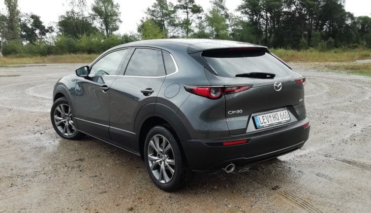 Первый тест Mazda CX-30: необычный кроссовер с необычным мотором