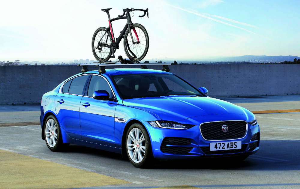 Jaguar XE: Агрессивный облик и гаджеты от I-Pace