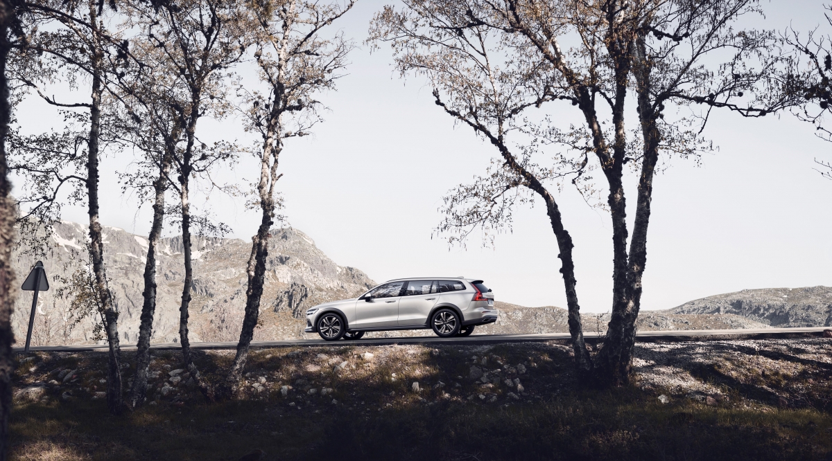 Volvo V60 Cross Country: такой универсал нам нужен!