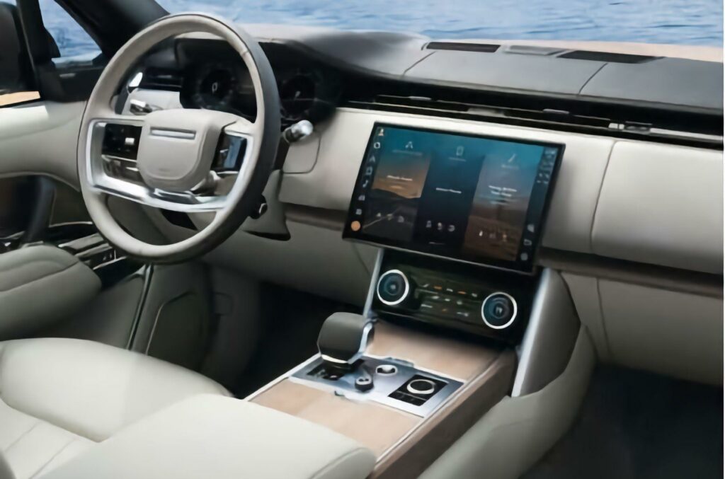 Новый Range Rover рассекретили раньше премьеры