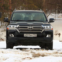 Toyota Land Cruiser 200 против «Мегакрузера». Война миров