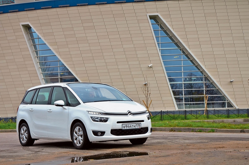 Citroen Grand C4 Picasso. Семеро по лавкам