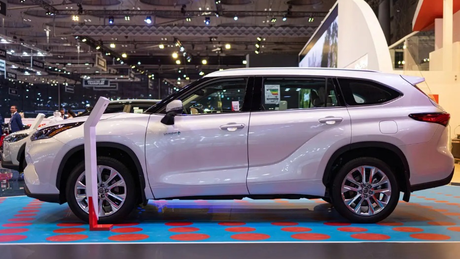 Toyota Highlander 2024 года теперь в России: дорого и богато