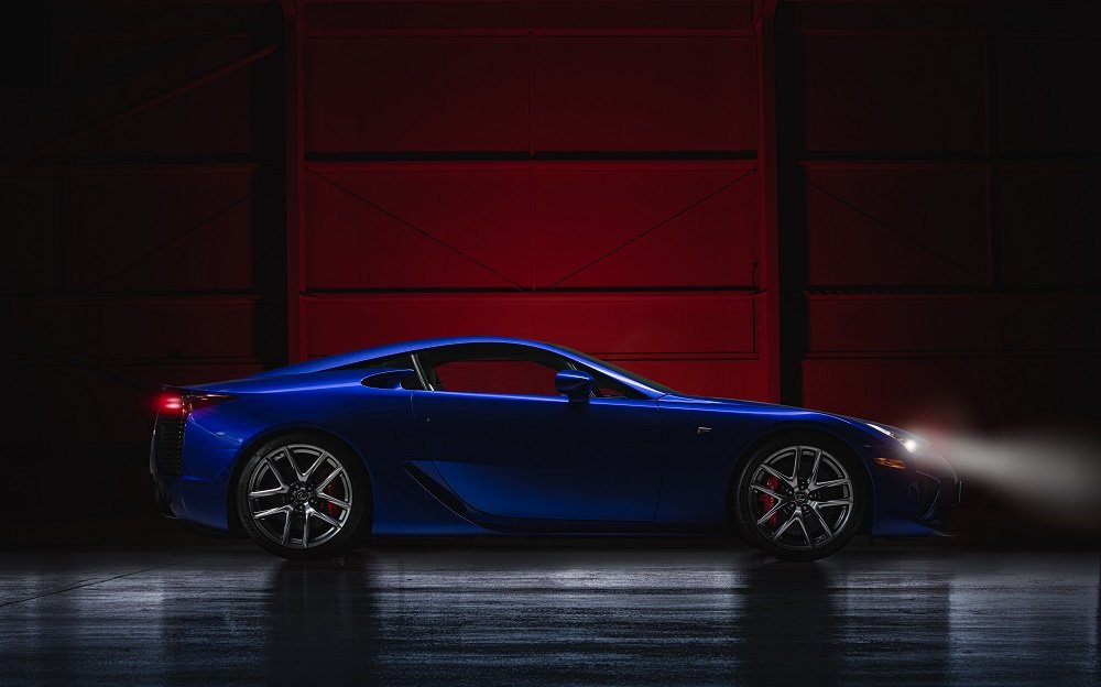 Lexus LFA – и не скажешь, что это суперкар был выпущен 15 лет назад