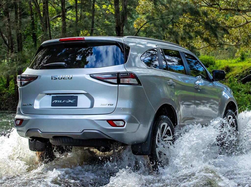 Дешевле «Тойоты»: названа цена рамного внедорожника Isuzu Mu-X для России