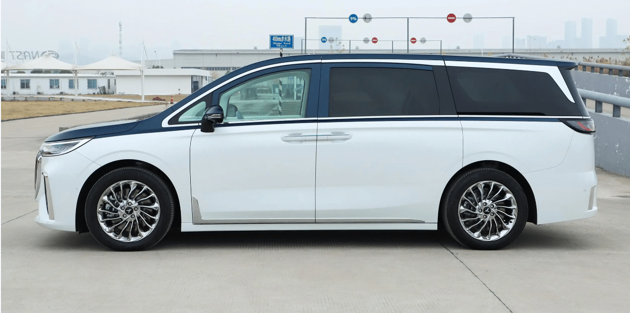 Замену Toyota Alphard в топовом исполнении оценили в 8 млн рублей