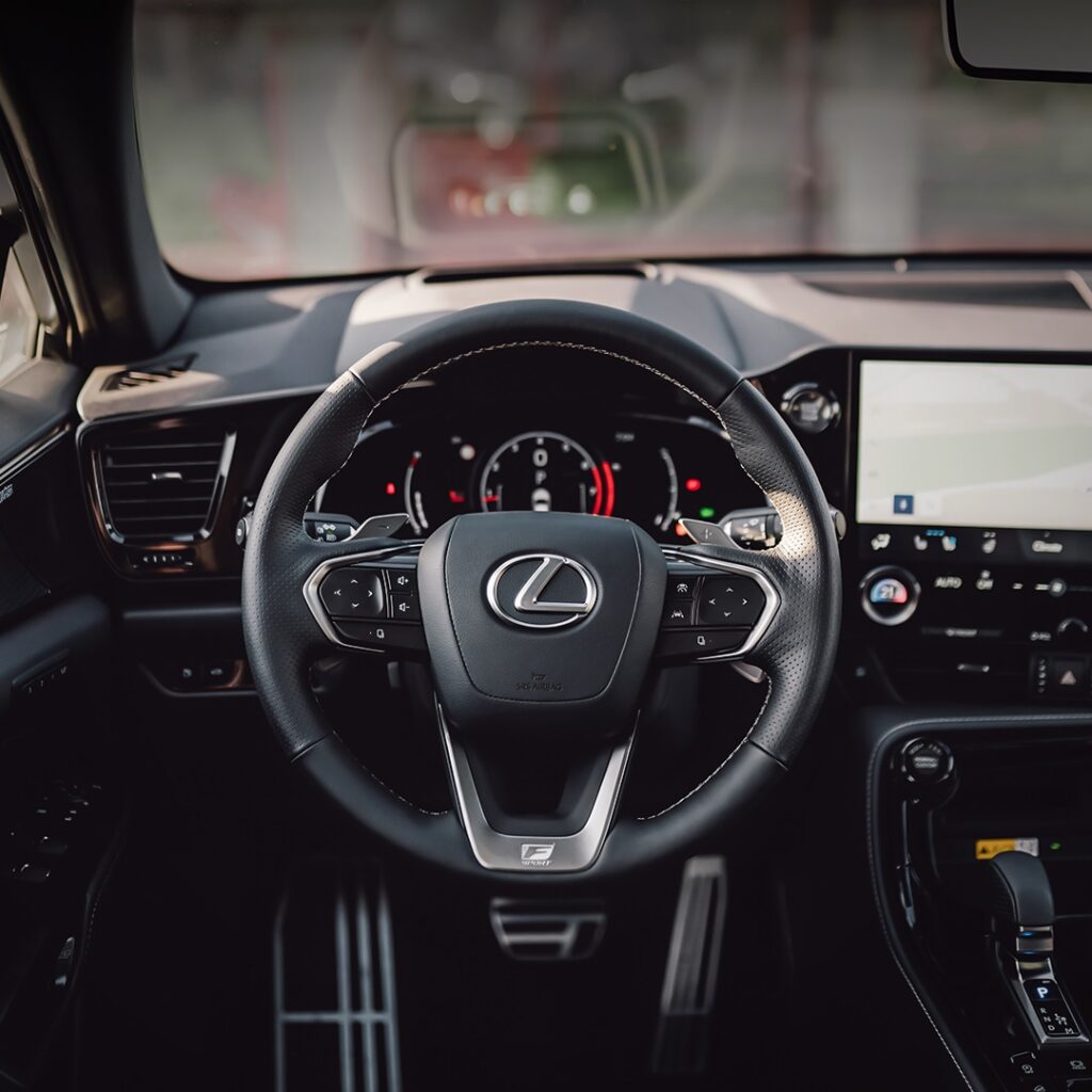 Новый Lexus NX: старт продаж и цены для России