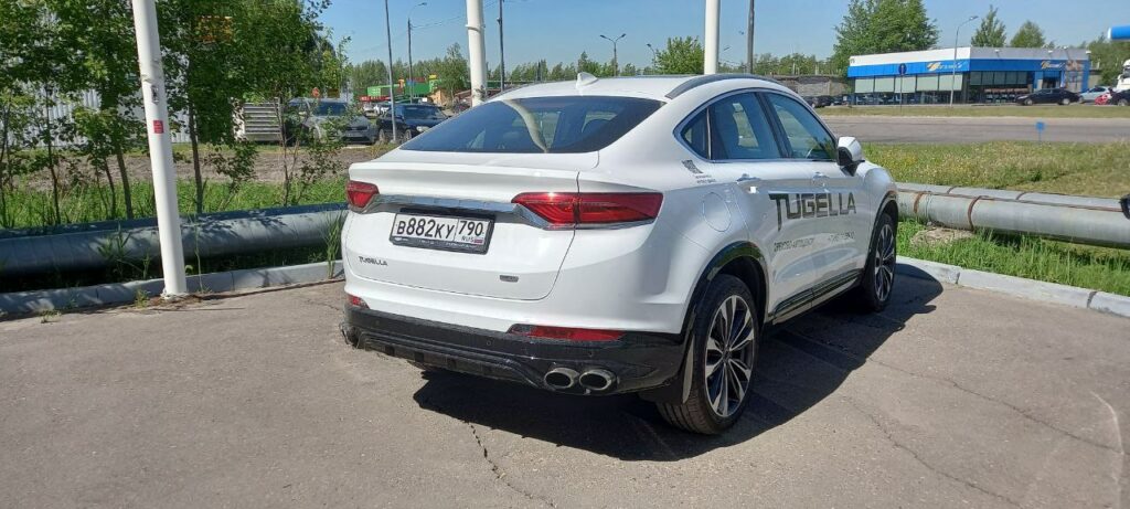 Большой кроссовер для двоих: отзыв о Geely Tugella