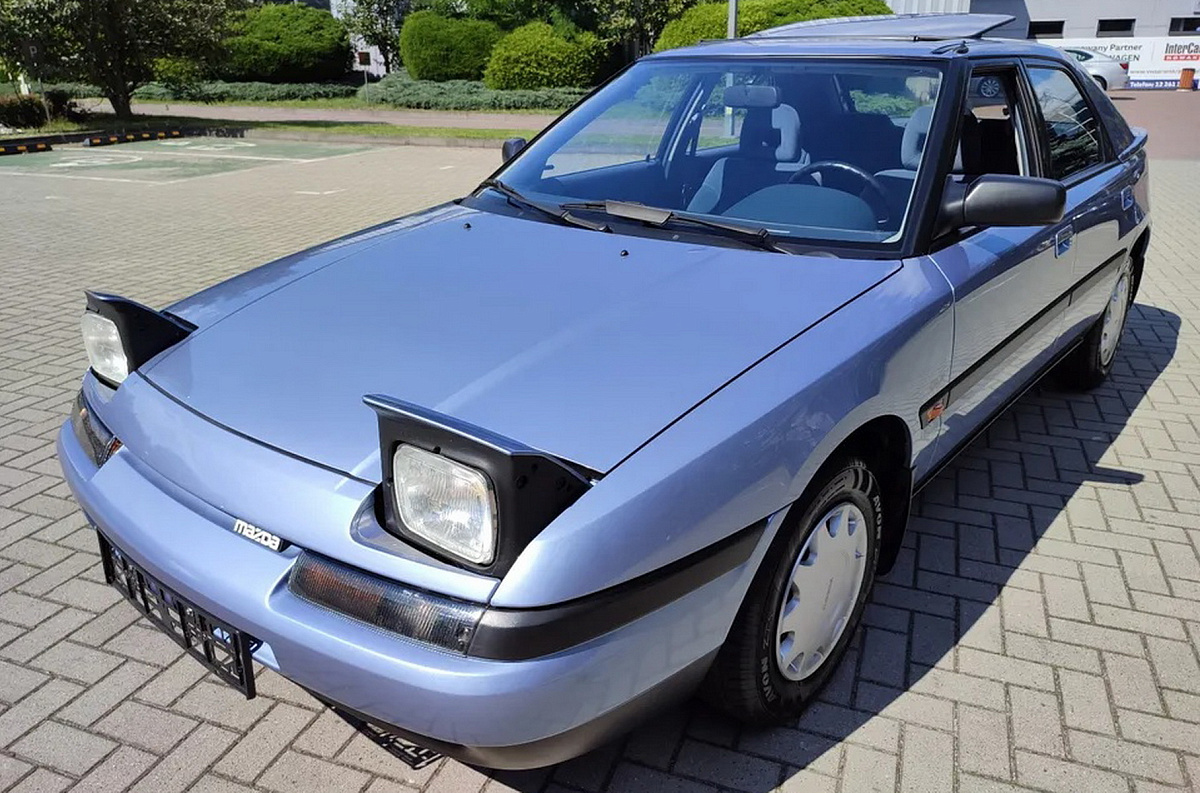 Обнаружена капсула времени - Mazda 323F 1990 года в идеальном состоянии