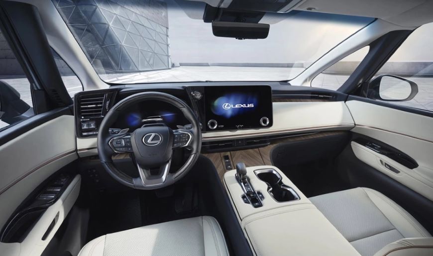 Первый в истории минивэн Lexus на базе Toyota Alphard теперь можно купить в России