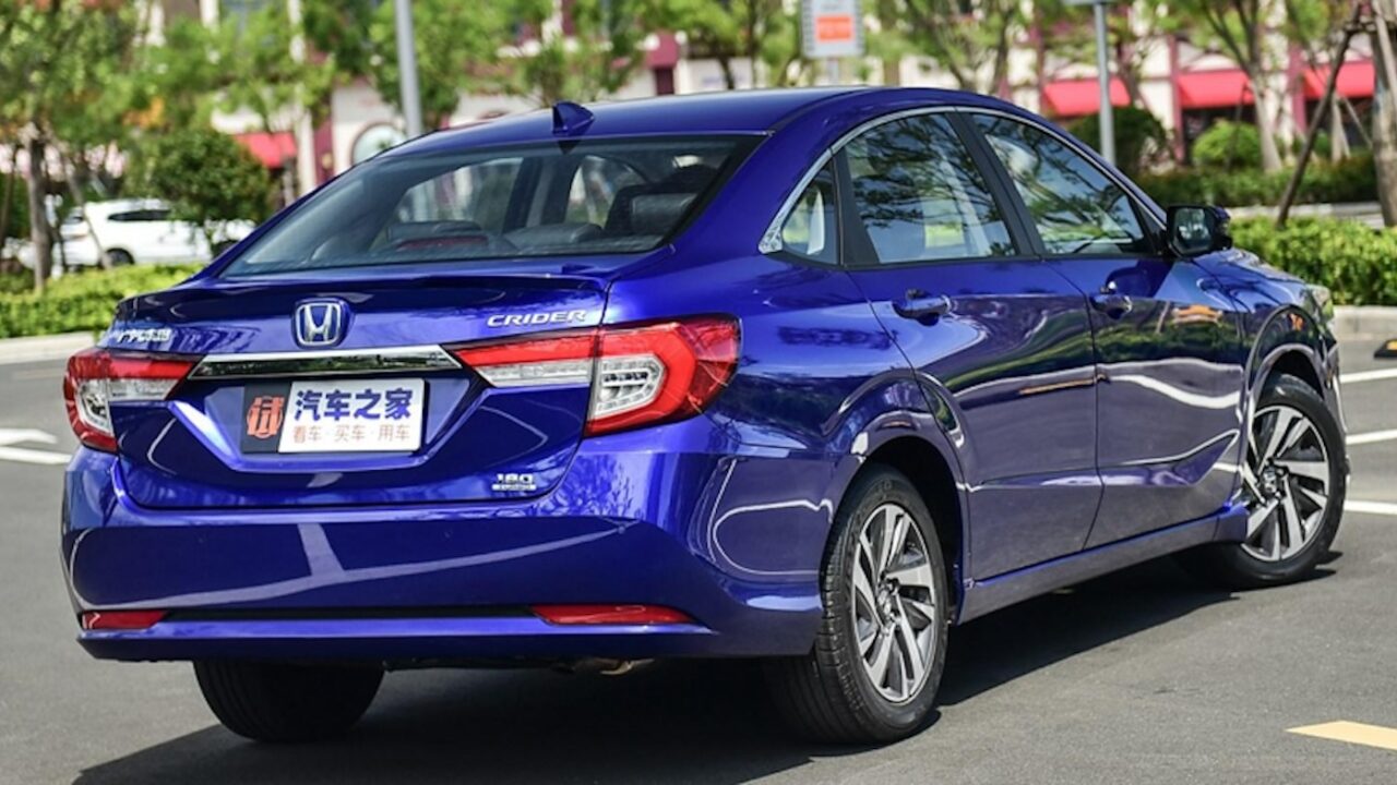 Новые седаны Honda Crider из Китая дилеры в РФ продают дешевле ₽2 млн