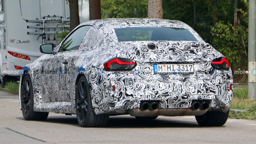 new-bmw-m2-cs-spy-photos (1).jpg