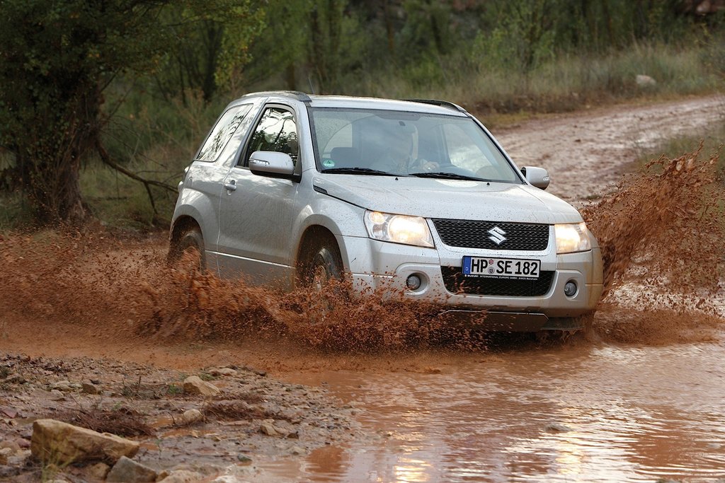 ЗР: тест внедорожника Suzuki Grand Vitara за 650 тыс. рублей