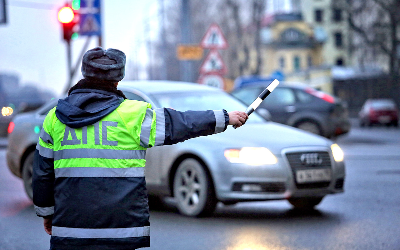 В ГИБДД раскрыли, какие машине инспекторы чаще останавливают для проверки