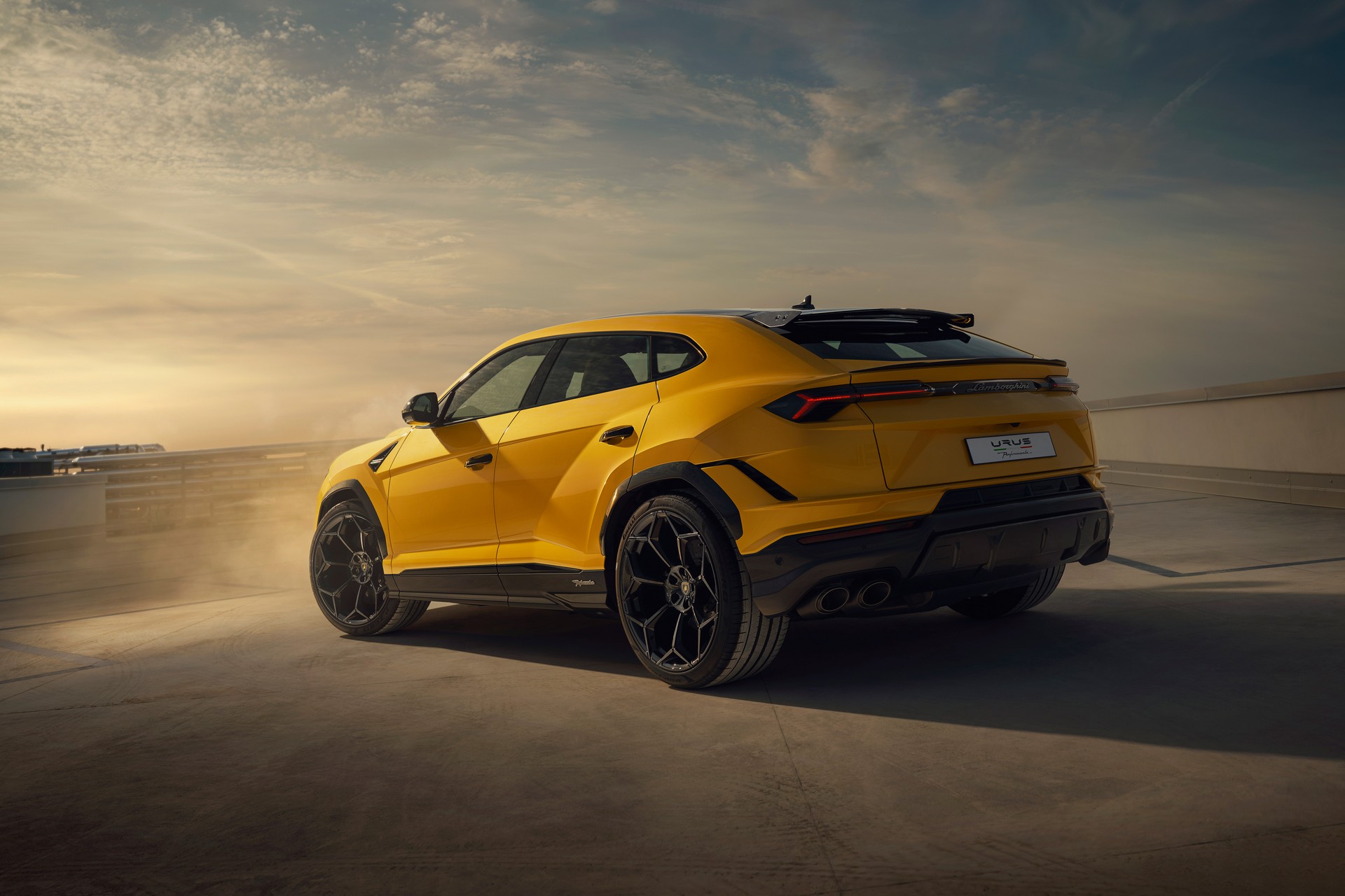 В Россию привезли 666-сильный Lamborghini Urus 2024 с гарантией 1 год