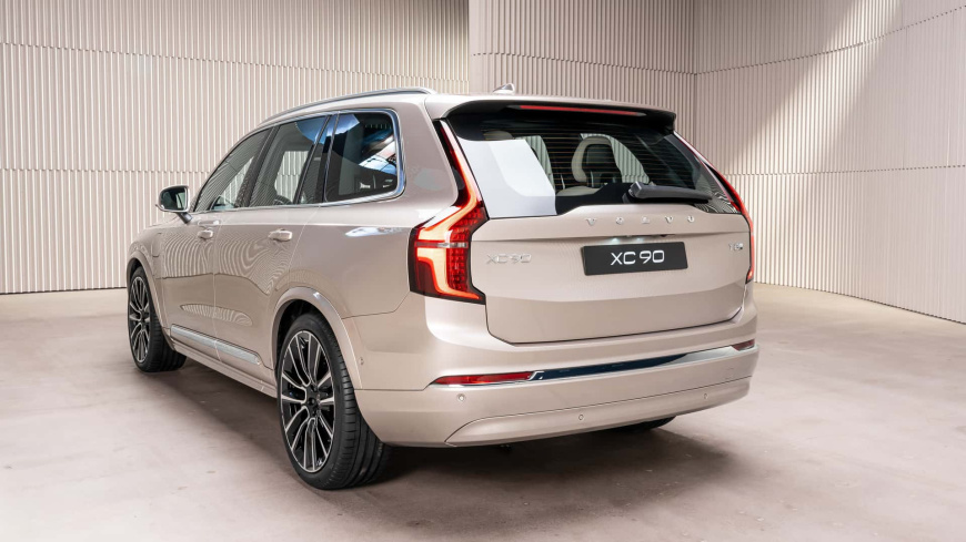 2025-volvo-xc9047.jpg