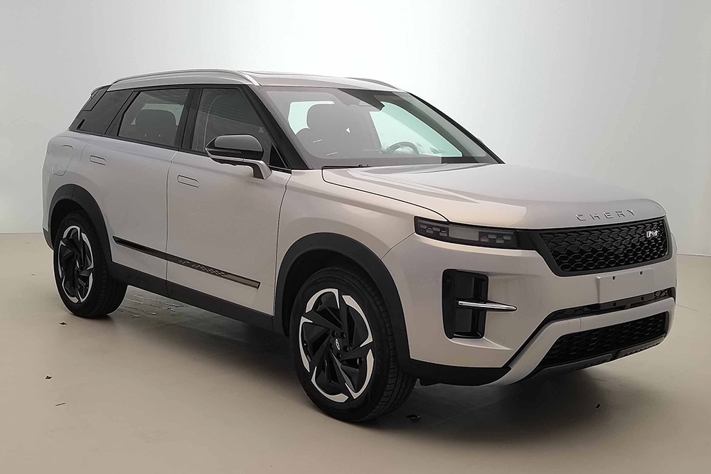 Chery Tiggo 7 с дизайном под Land Rover показали на фото