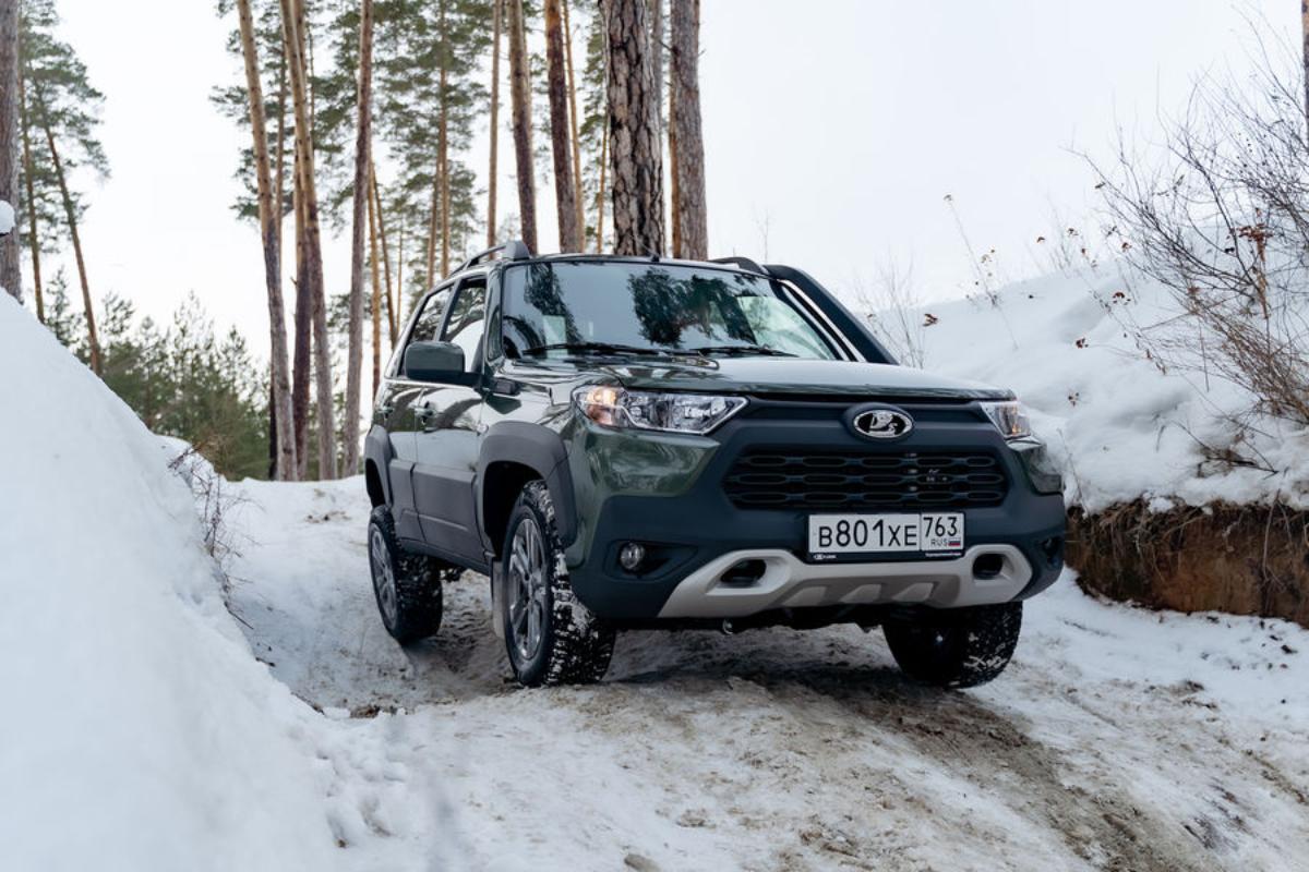 «АвтоВАЗ» начал отгрузку Lada Niva Travel с подушками безопасности. «Живые» фото 