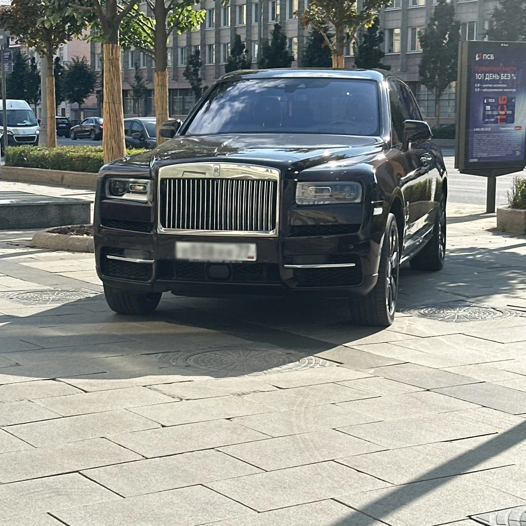 В Москве отловили 1,5 тысячи нарушителей парковки на люксовых авто