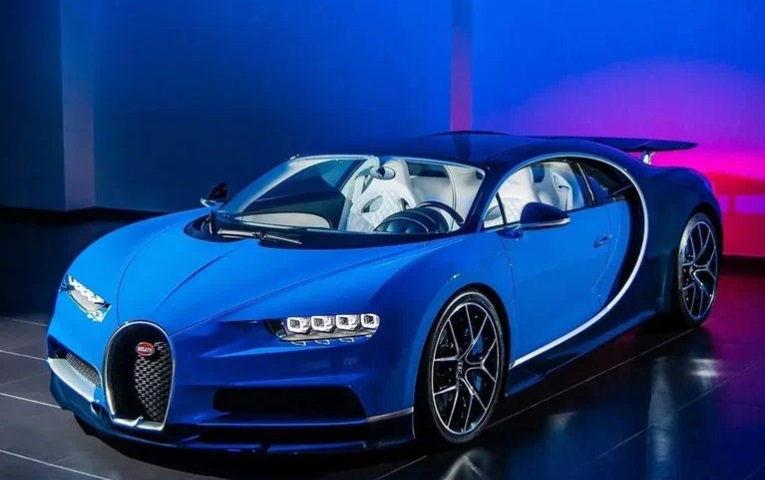 ТОП-10 самых дорогих автомобилей в РФ возглавил невероятный родстер Bugatti